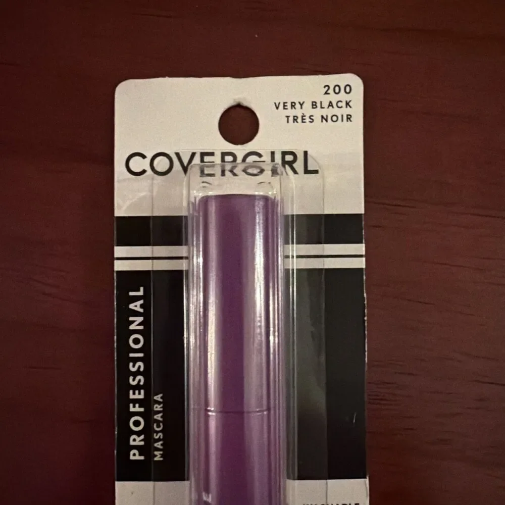 COVERGIRL Professional Remarkable Mascara, #200 Very Black,0.3 oz.New in Package